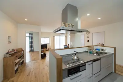 「家族が必ず通るＬＤＫ」無垢フロアのナチュラルスタイル